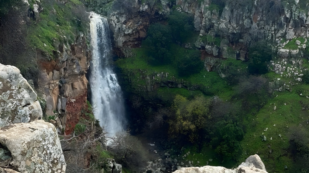 מפל נחל עורבים בזרימת חורף - צפון רמת הגולן