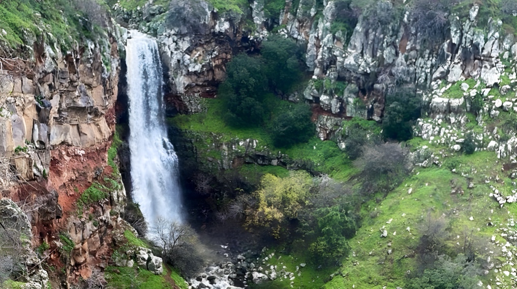 מפלי נחל עורבים בזרימת חורף - צפון רמת הגולן