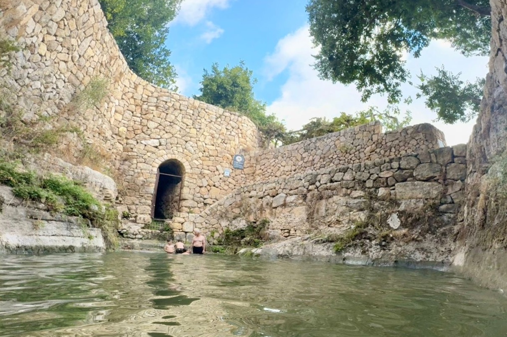 עין ביכורה - אחת הבריכות בסוף