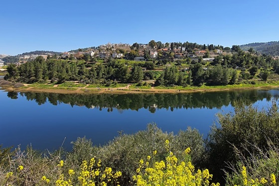 מאגר סכר בית זית מלא במים - הרי יהודה