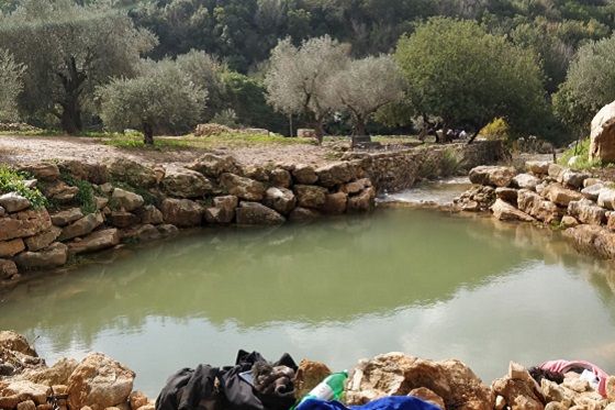 עין יפעם, עין מג’נונה (המעיין המשוגע) - הגליל העליון