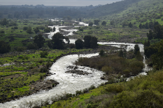 תצפית על שפך נהר הירדן מגשר הדודות בירדן ההררי
