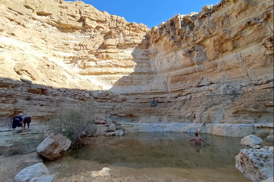 גב עישרון, בריכה מופלאה בלב המדבר - דרום הערבה
