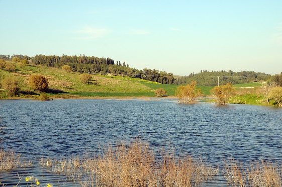 האגם/מאגר גלעד ברמות מנשה
