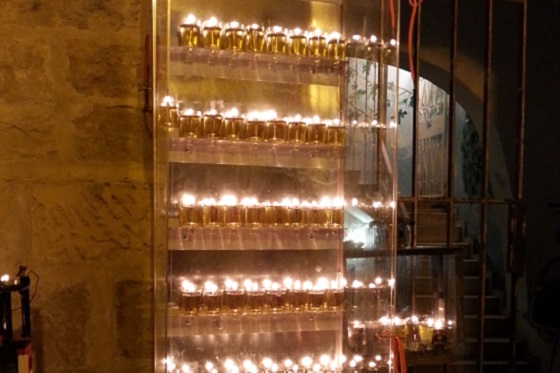 חנוכיות ברובע היהודי בירושלים