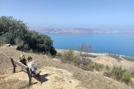 תצפית על הכינרת בטיילת קיבוץ כפר חרוב - דרום רמת הגולן