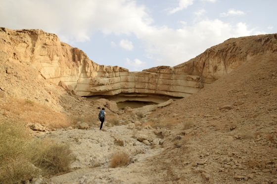 מתקרבים את המפל הנסתר במסלול אל ראש כיפת עשת - דרום הערבה