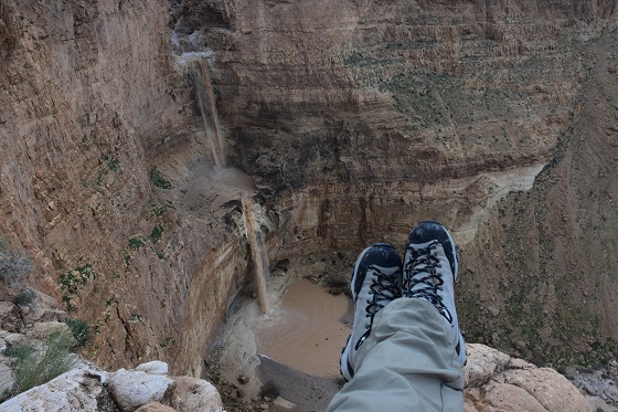 תצפית שיטפון מפלי נחל צאלים, זרימה מבריכת צפירה אל החלק התחתון של הנחל - דרום מדבר יהודה