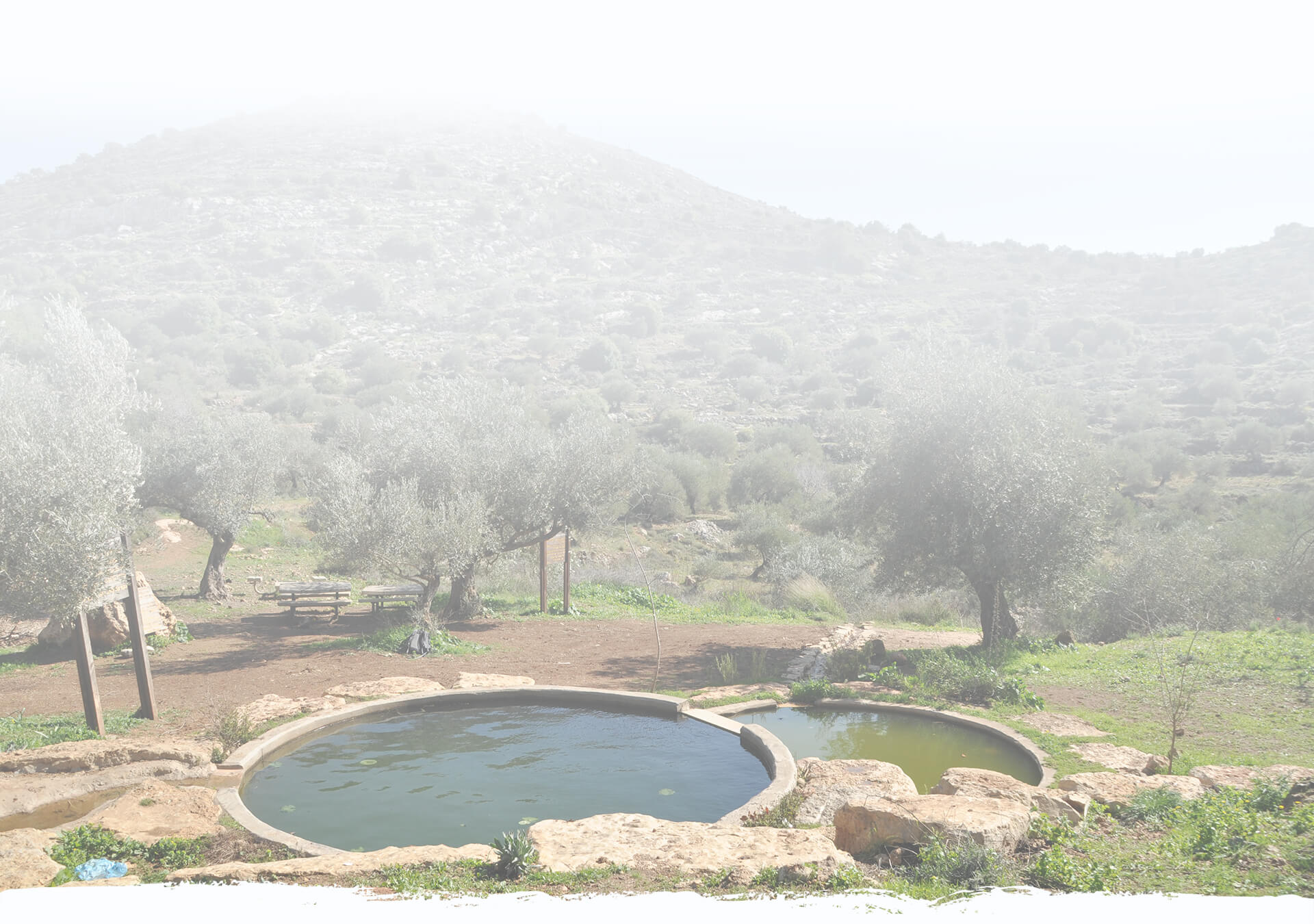 סדרת 370 מעיינות ו-45 מסלולי מים