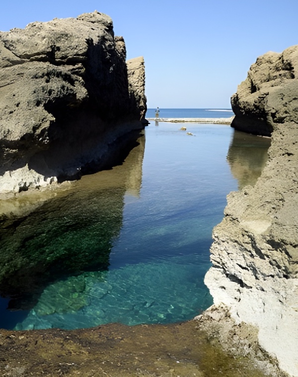 בריכת ים במישור החוף