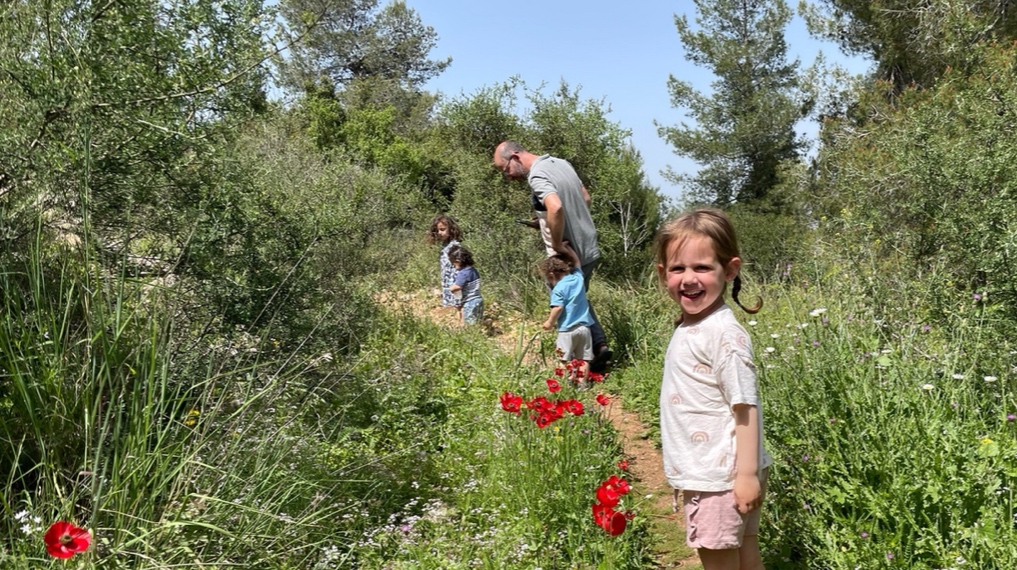 הולכים בשביל השחור בהר הרוח - הרי יהודה