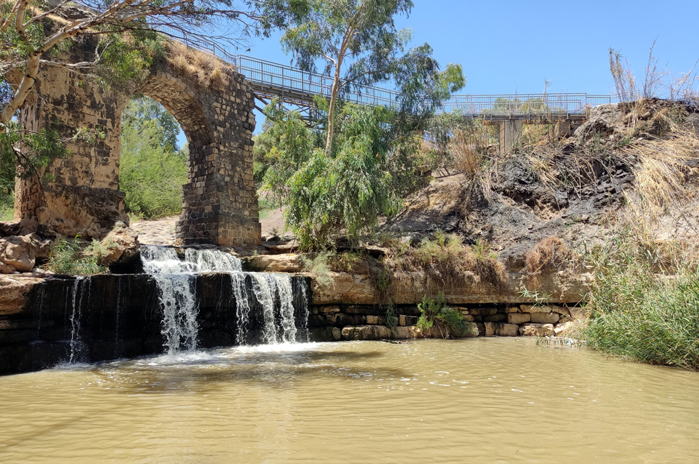 זרימת נחל חרוד תחת גשר הקנטרה
