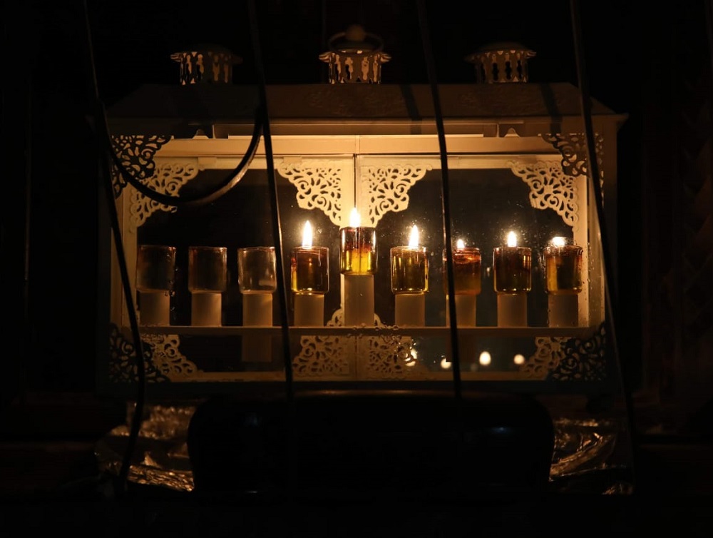 חנוכיות שמן בסיור חנוכיות בירושלים, ברובע היהודי